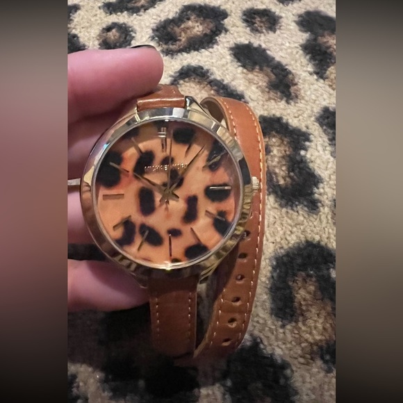 Michael Kors Slim Watch - Picture 1 of 3